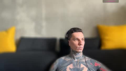 Snapshot of max_reaves chatting on September 15, 2025, 5:07 am online show from September 15, 2025, 5:07 am