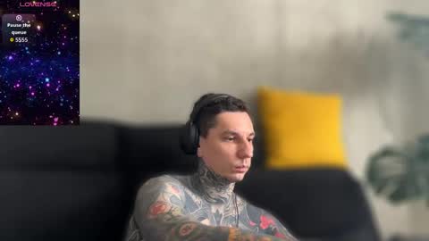 Snapshot of max_reaves chatting on September 25, 2025, 6:17 am online show from September 25, 2025, 6:17 am