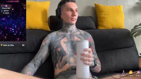 Snapshot of max_reaves chatting on October 11, 2025, 7:18 am online show from October 11, 2025, 7:18 am