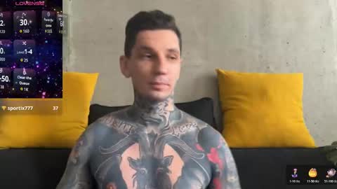 Snapshot of max_reaves chatting on October 31, 2025, 5:30 am online show from October 31, 2025, 5:30 am