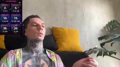 Snapshot of max_reaves chatting on November 2, 2025, 5:43 am online show from November 2, 2025, 5:43 am