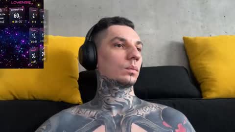 Snapshot of max_reaves chatting on November 16, 2025, 5:46 am online show from November 16, 2025, 5:46 am