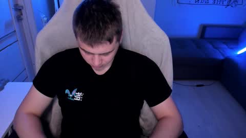 Snapshot of max_sm1th chatting on February 14, 2026, 7:10 pm Max online show from February 14, 2026, 7:10 pm