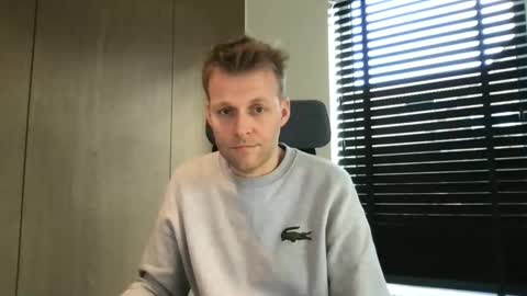 Snapshot of max_straight_1 chatting on November 21, 2025, 9:52 am Max take off clothes online show from November 21, 2025, 9:52 am