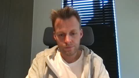 Snapshot of max_straight_1 chatting on November 23, 2025, 12:27 pm Max take off clothes online show from November 23, 2025, 12:27 pm