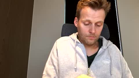 Snapshot of max_straight_1 chatting on December 4, 2025, 1:09 pm Max take off clothes online show from December 4, 2025, 1:09 pm