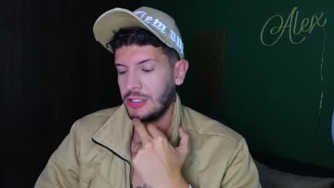 Snapshot of max_tayloor chatting on December 4, 2024, 8:07 pm Max Taylor online show from December 4, 2024, 8:07 pm