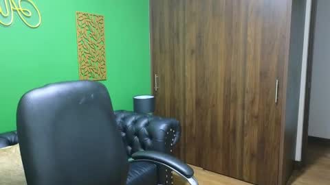 Snapshot of max_tayloor chatting on December 26, 2024, 4:43 am Max Taylor online show from December 26, 2024, 4:43 am