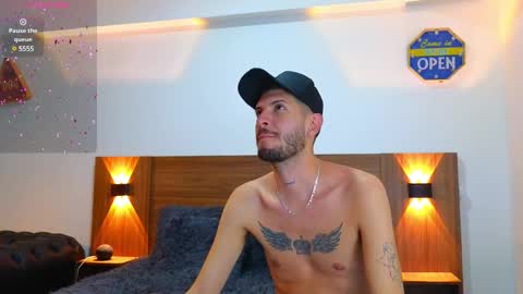 Snapshot of max_tayloor chatting on February 24, 2025, 7:19 pm Max Taylor online show from February 24, 2025, 7:19 pm