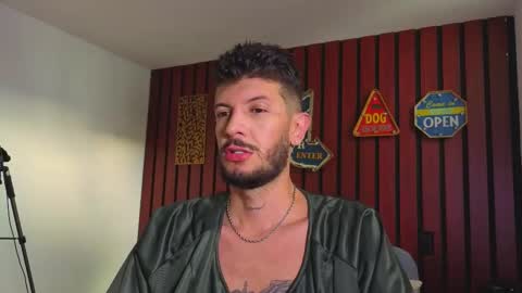 Snapshot of max_tayloor chatting on October 16, 2025, 7:59 pm Max Taylor online show from October 16, 2025, 7:59 pm