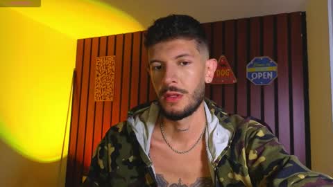 Snapshot of max_tayloor chatting on October 25, 2025, 2:08 am Max Taylor online show from October 25, 2025, 2:08 am