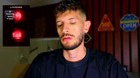 Snapshot of max_tayloor chatting on December 17, 2025, 1:00 am Max Taylor online show from December 17, 2025, 1:00 am