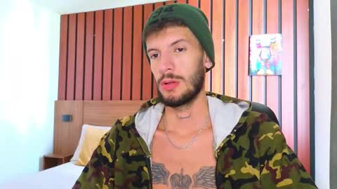 Snapshot of max_tayloor chatting on February 5, 2026, 8:24 pm Max Taylor online show from February 5, 2026, 8:24 pm