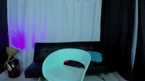 Snapshot of max_wild01 chatting on January 20, 2025, 9:43 pm MAX online show from January 20, 2025, 9:43 pm