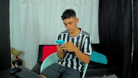 Snapshot of max_wild01 chatting on January 21, 2025, 3:43 pm MAX online show from January 21, 2025, 3:43 pm