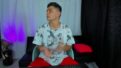 Snapshot of max_wild01 chatting on January 22, 2025, 8:17 pm MAX online show from January 22, 2025, 8:17 pm