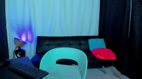 Snapshot of max_wild01 chatting on February 25, 2025, 10:04 am MAX online show from February 25, 2025, 10:04 am