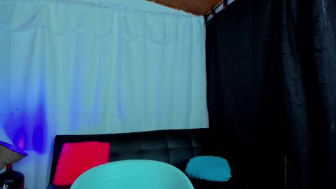 Snapshot of max_wild01 chatting on February 28, 2025, 4:20 pm MAX online show from February 28, 2025, 4:20 pm