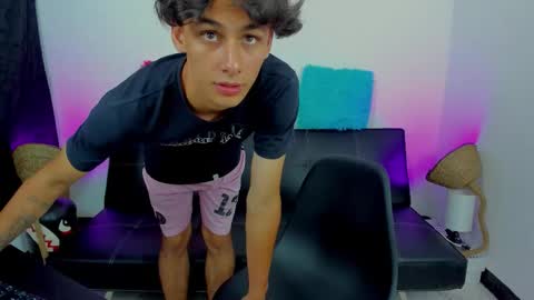 Snapshot of max_wild01 chatting on September 15, 2025, 4:07 pm MAX online show from September 15, 2025, 4:07 pm