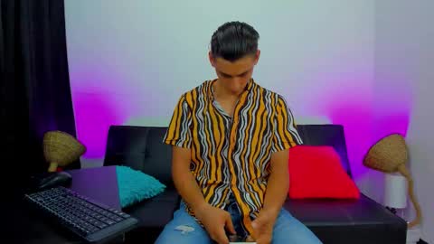 Snapshot of max_wild01 chatting on September 25, 2025, 6:11 pm MAX online show from September 25, 2025, 6:11 pm