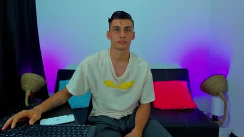 Snapshot of max_wild01 chatting on October 8, 2025, 5:32 pm MAX online show from October 8, 2025, 5:32 pm