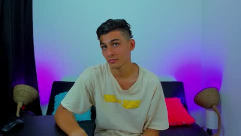 Snapshot of max_wild01 chatting on October 9, 2025, 5:38 am MAX online show from October 9, 2025, 5:38 am