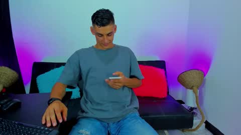 Snapshot of max_wild01 chatting on October 22, 2025, 5:30 am MAX online show from October 22, 2025, 5:30 am