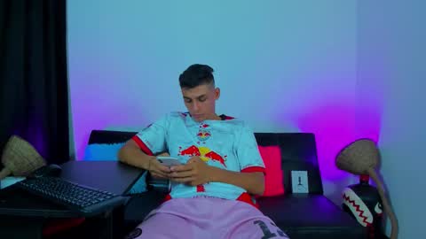 Snapshot of max_wild01 chatting on December 15, 2025, 11:20 pm MAX online show from December 15, 2025, 11:20 pm