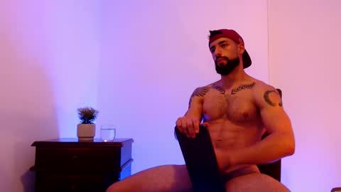 max_xl_ online show from March 3, 2025, 8:54 pm