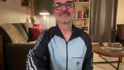 Snapshot of maxbow chatting on February 1, 2025, 10:34 pm Max Mikado online show from February 1, 2025, 10:34 pm