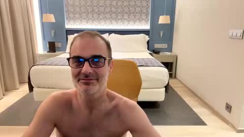 Snapshot of maxbow chatting on March 6, 2025, 12:10 am Max Mikado online show from March 6, 2025, 12:10 am