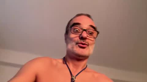 Snapshot of maxbow chatting on November 14, 2025, 3:11 pm Max Mikado online show from November 14, 2025, 3:11 pm