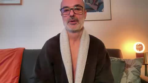 Snapshot of maxbow chatting on November 22, 2025, 3:00 pm Max Mikado online show from November 22, 2025, 3:00 pm