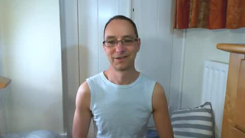 Snapshot of maxdavies chatting on April 26, 2026, 7:28 am Max Davies online show from April 26, 2026, 7:28 am