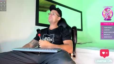 Snapshot of maxi_mux1 chatting on October 15, 2025, 3:17 am MAXI online show from October 15, 2025, 3:17 am