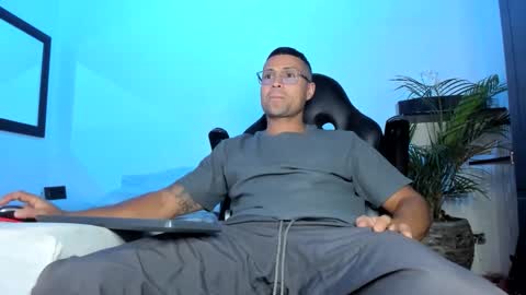 Snapshot of maxi_mux1 chatting on January 8, 2026, 8:33 pm MAXI online show from January 8, 2026, 8:33 pm