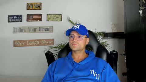 Snapshot of maxi_mux1 chatting on April 22, 2026, 5:36 pm MAXI online show from April 22, 2026, 5:36 pm