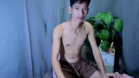 Snapshot of maxiebunny99 chatting on October 18, 2025, 11:55 am Reyn online show from October 18, 2025, 11:55 am