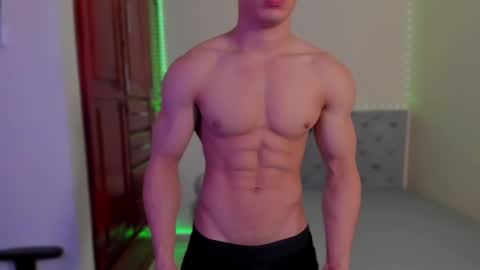 Snapshot of maxiimus__ chatting on December 17, 2024, 2:12 am Maximus online show from December 17, 2024, 2:12 am
