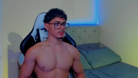 Snapshot of maxiimus__ chatting on September 24, 2025, 1:31 am Maximus online show from September 24, 2025, 1:31 am