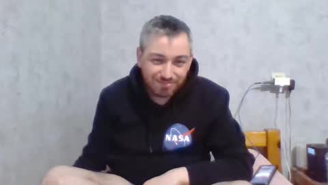 Snapshot of maximefrxx chatting on December 4, 2024, 9:57 pm Maxime online show from December 4, 2024, 9:57 pm