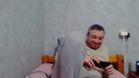 Snapshot of maximefrxx chatting on December 17, 2024, 7:59 pm Maxime online show from December 17, 2024, 7:59 pm