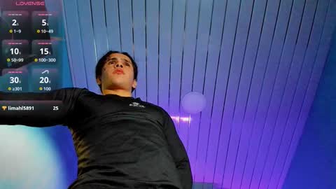 maximiliano_scoott_ online show from September 12, 2025, 8:31 pm