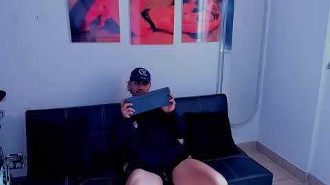 Snapshot of maximo004 chatting on October 22, 2025, 2:28 pm Maximo online show from October 22, 2025, 2:28 pm