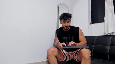 Snapshot of maximo004 chatting on November 20, 2025, 3:07 am Maximo online show from November 20, 2025, 3:07 am