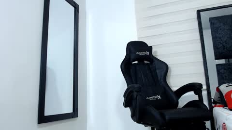 Snapshot of maximo_sebastian chatting on January 27, 2025, 1:37 am Maximo Sebastian online show from January 27, 2025, 1:37 am