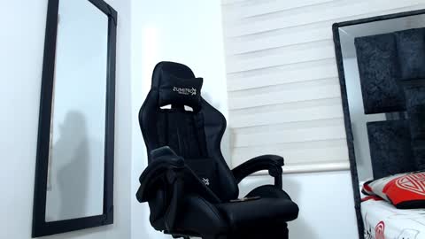 Snapshot of maximo_sebastian chatting on February 2, 2025, 4:26 am Maximo Sebastian online show from February 2, 2025, 4:26 am