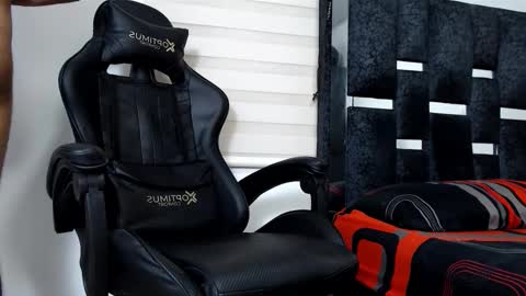 Snapshot of maximo_sebastian chatting on December 14, 2025, 9:30 pm Maximo Sebastian online show from December 14, 2025, 9:30 pm