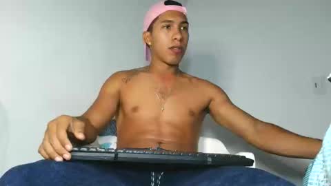 Maximo Aron Vega online show from December 19, 2025, 9:11 pm