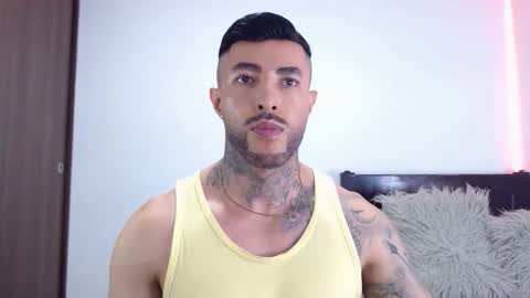 Independent Model online show from December 23, 2025, 3:48 am